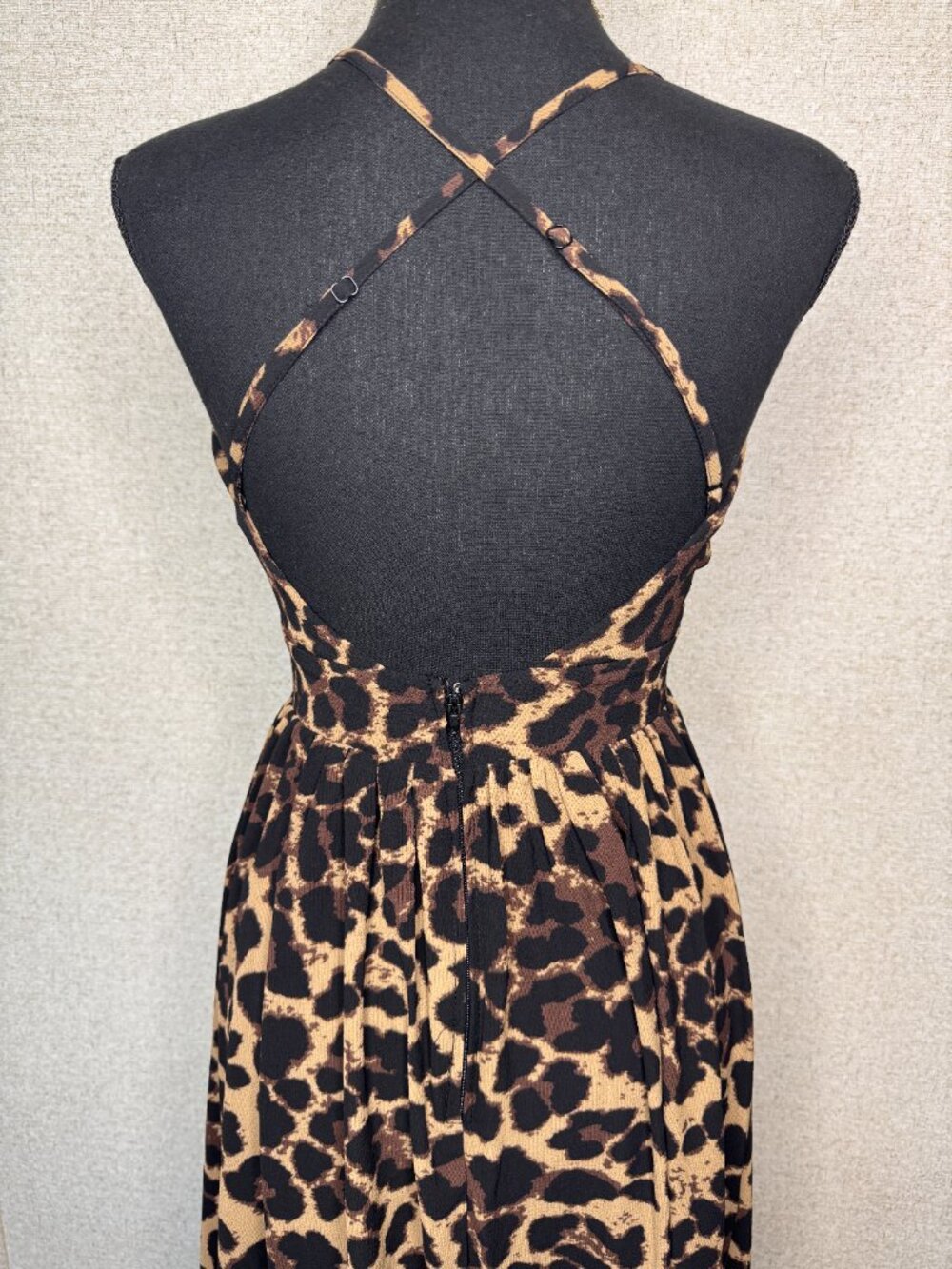 NWT Francesca’s Leopard Print Maxi Dress XS Open Back Flowy Boho Animal Print - Picture 6 of 9